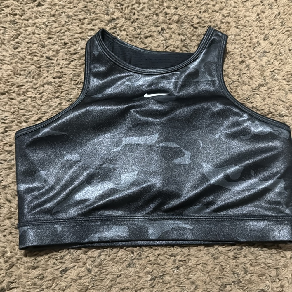 Nike highneck sports bra
